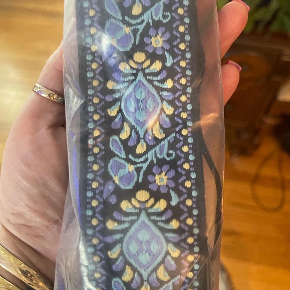 Brand new beautiful embroidered guitar 🎸 strap by ROCK YOU - Picture 4 of 6